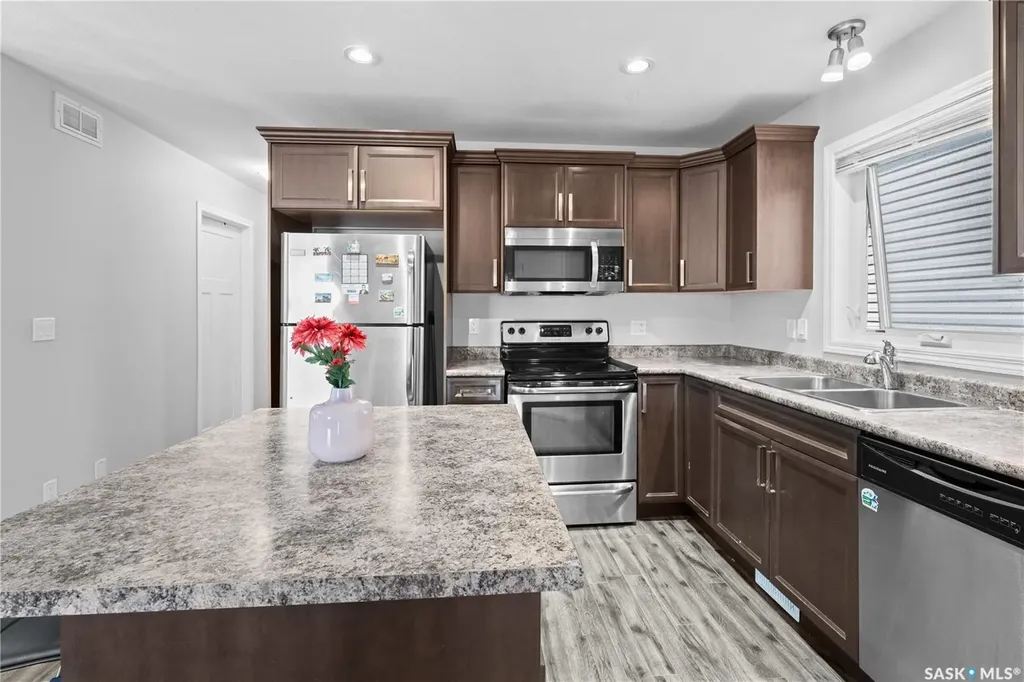 119 Maningas Bend Saskatoon SK S7S 1N1