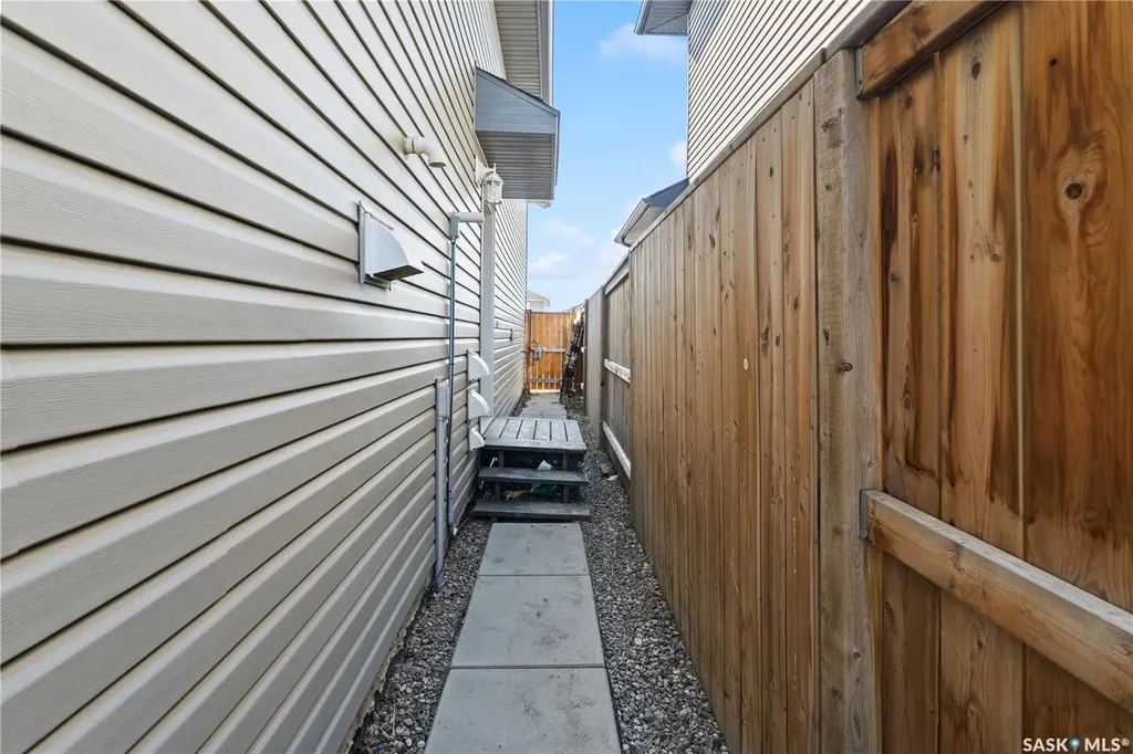 119 Maningas Bend Saskatoon SK S7S 1N1