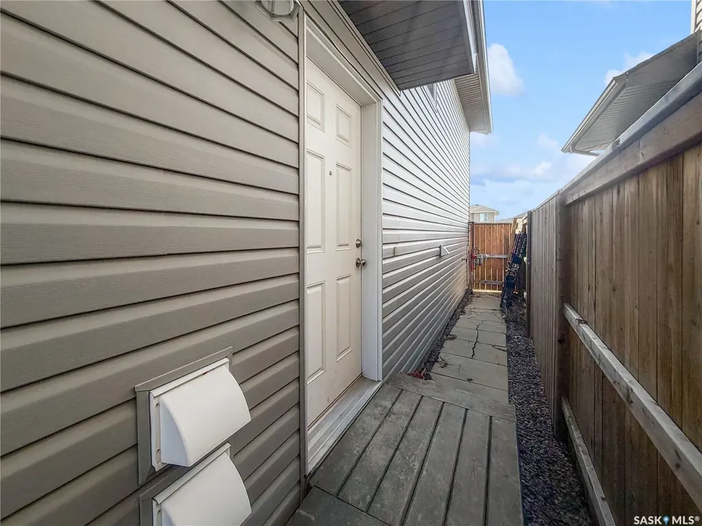 119 Maningas Bend Saskatoon SK S7S 1N1