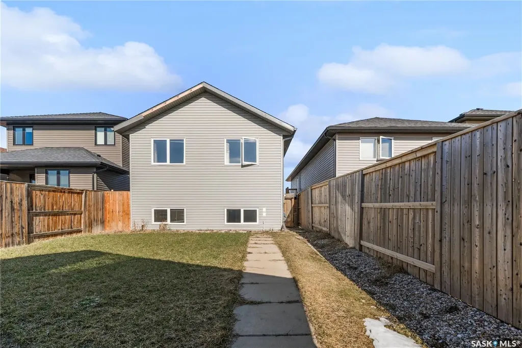 119 Maningas Bend Saskatoon SK S7S 1N1