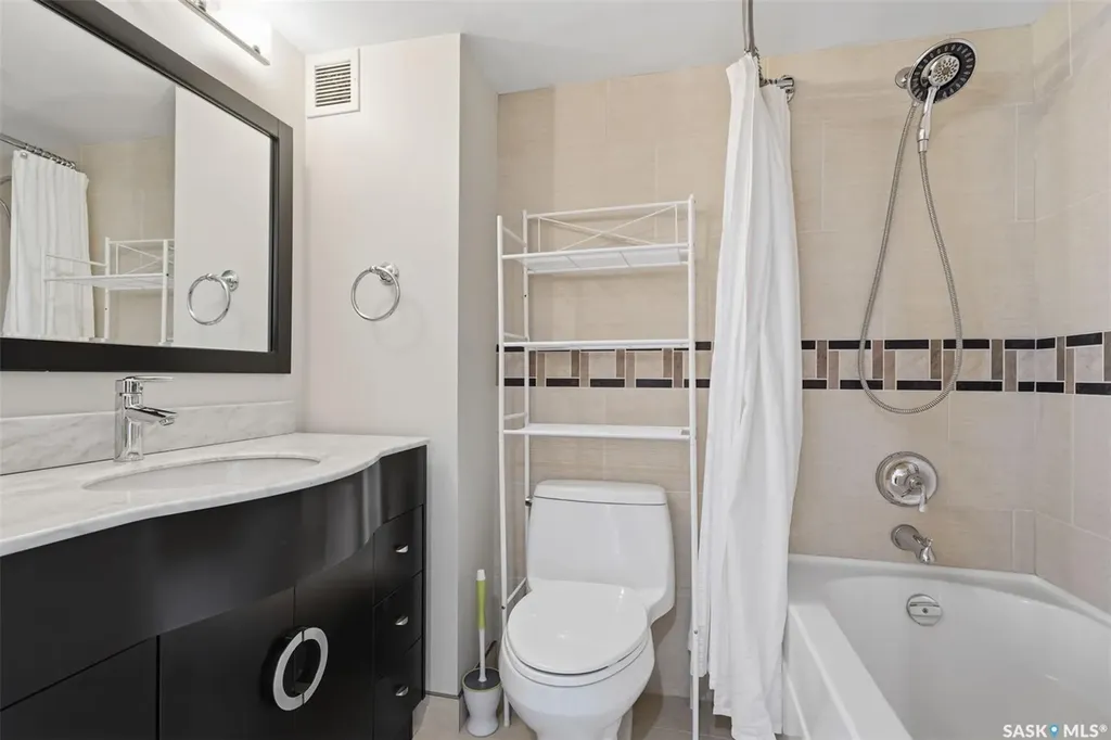 424 Spadina Crescent E Saskatoon SK S7K 6X7