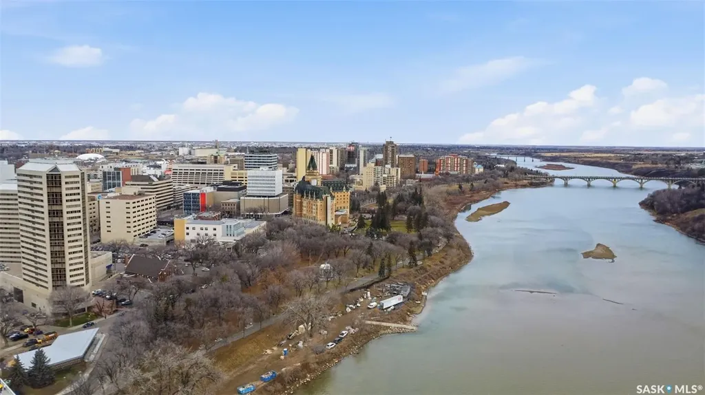 424 Spadina Crescent E Saskatoon SK S7K 6X7