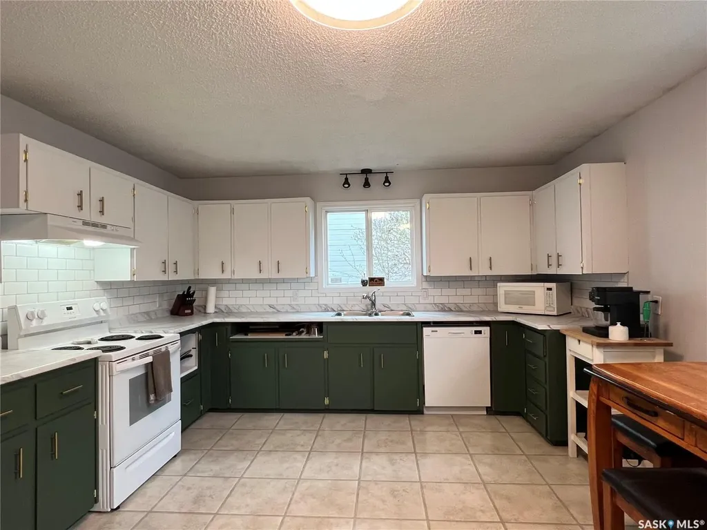 23 Marion Crescent Meadow Lake SK S9X 1B7