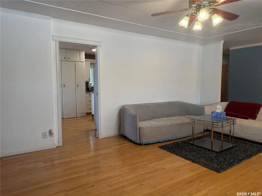 1018 11th Avenue NW Moose Jaw SK S6H 4L5