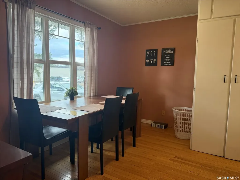 1018 11th Avenue NW Moose Jaw SK S6H 4L5