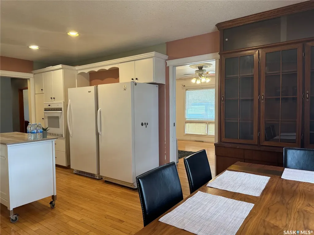 1018 11th Avenue NW Moose Jaw SK S6H 4L5
