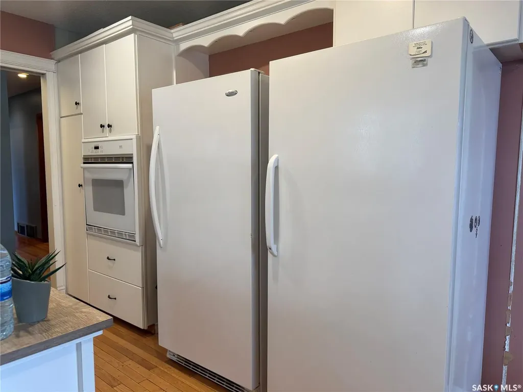 1018 11th Avenue NW Moose Jaw SK S6H 4L5