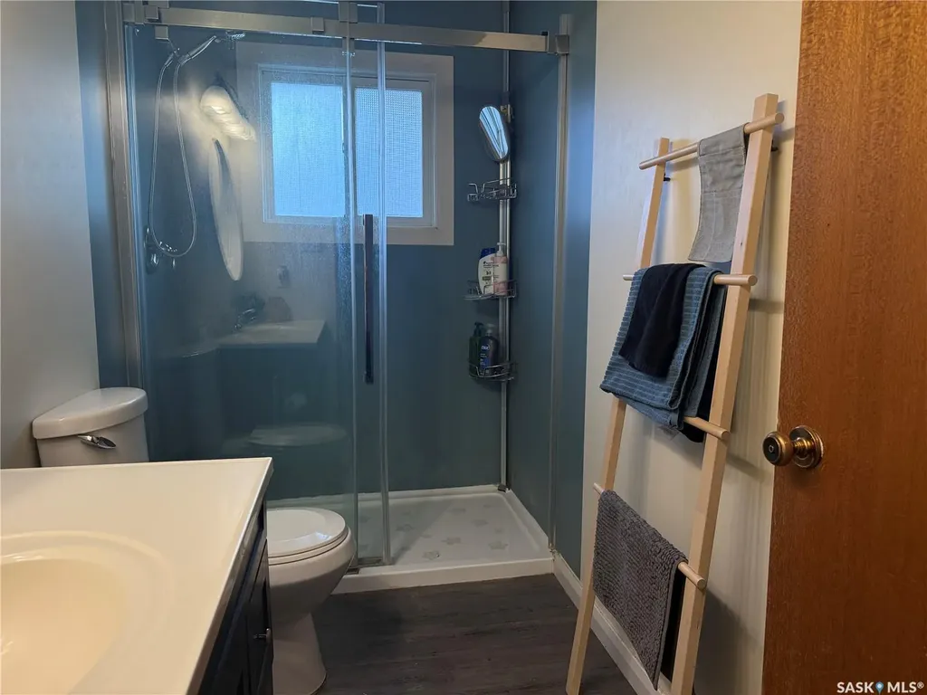 1018 11th Avenue NW Moose Jaw SK S6H 4L5