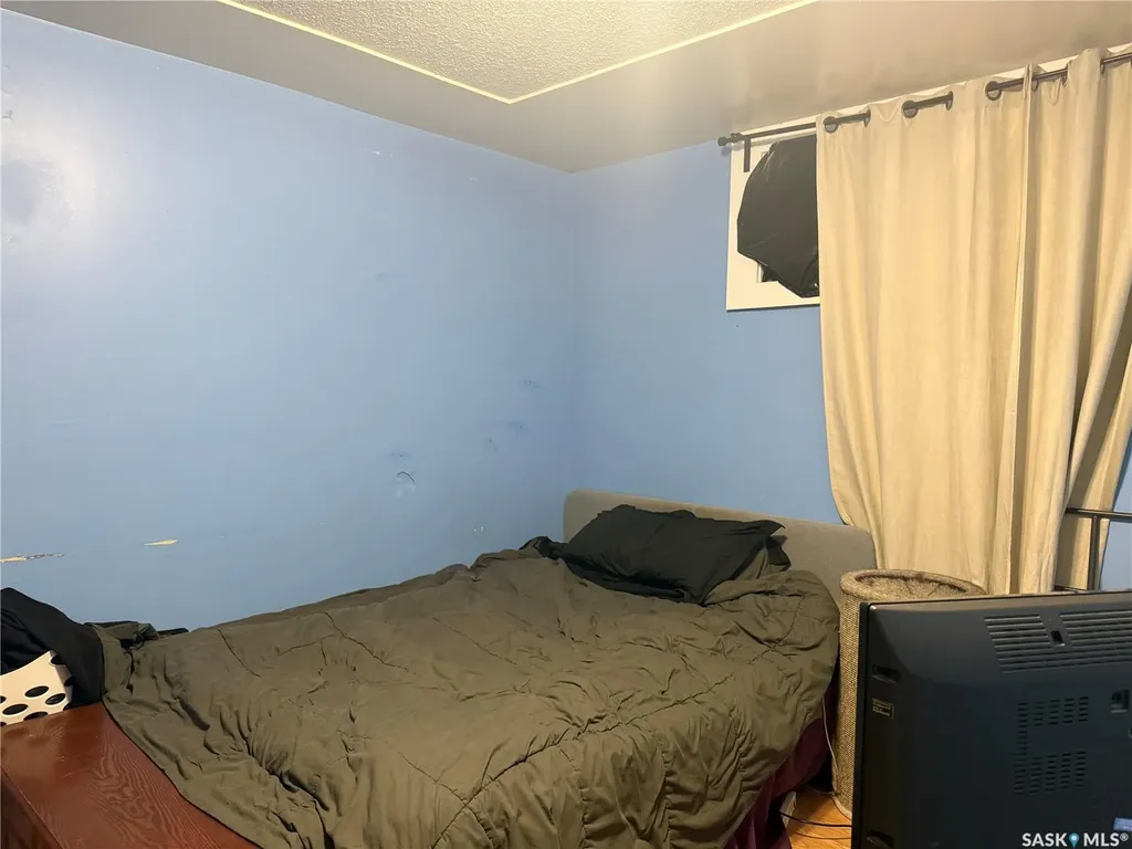 1018 11th Avenue NW Moose Jaw SK S6H 4L5