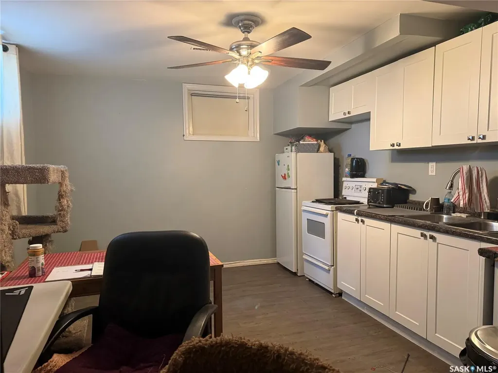 1018 11th Avenue NW Moose Jaw SK S6H 4L5