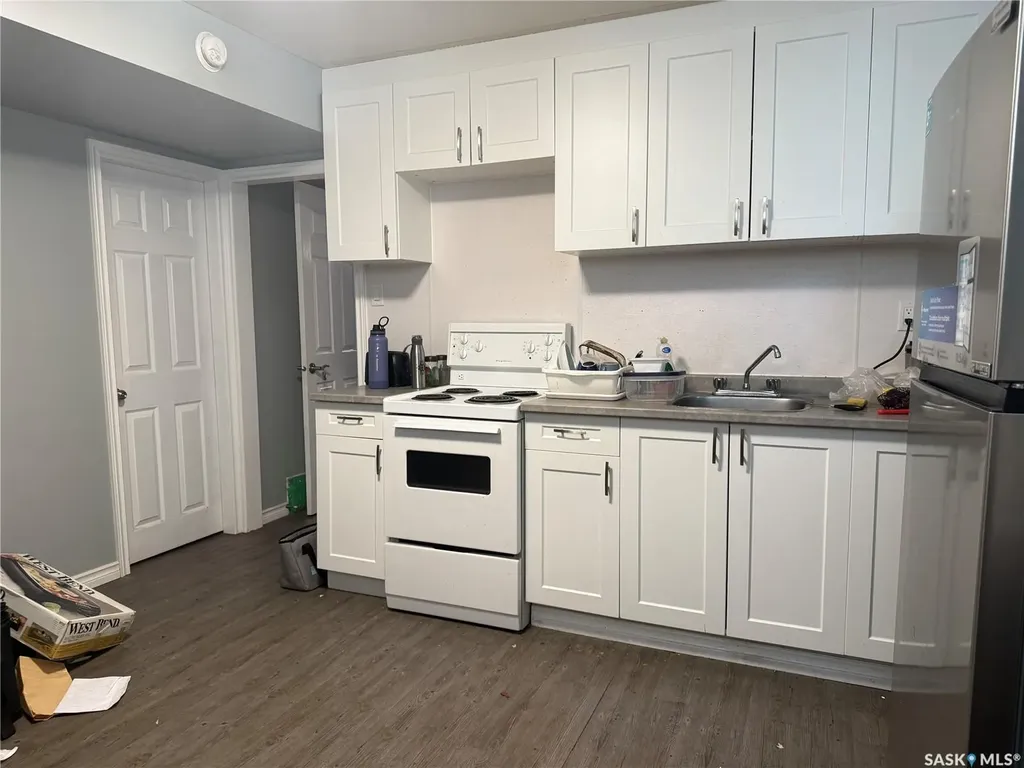 1018 11th Avenue NW Moose Jaw SK S6H 4L5