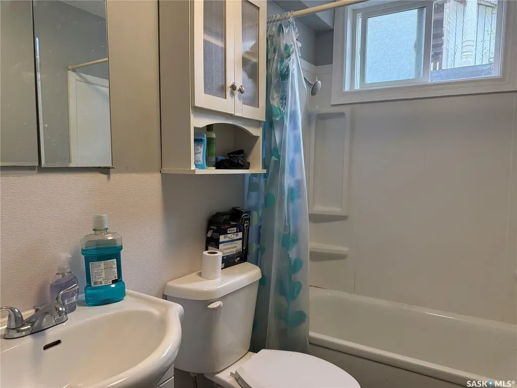 1018 11th Avenue NW Moose Jaw SK S6H 4L5