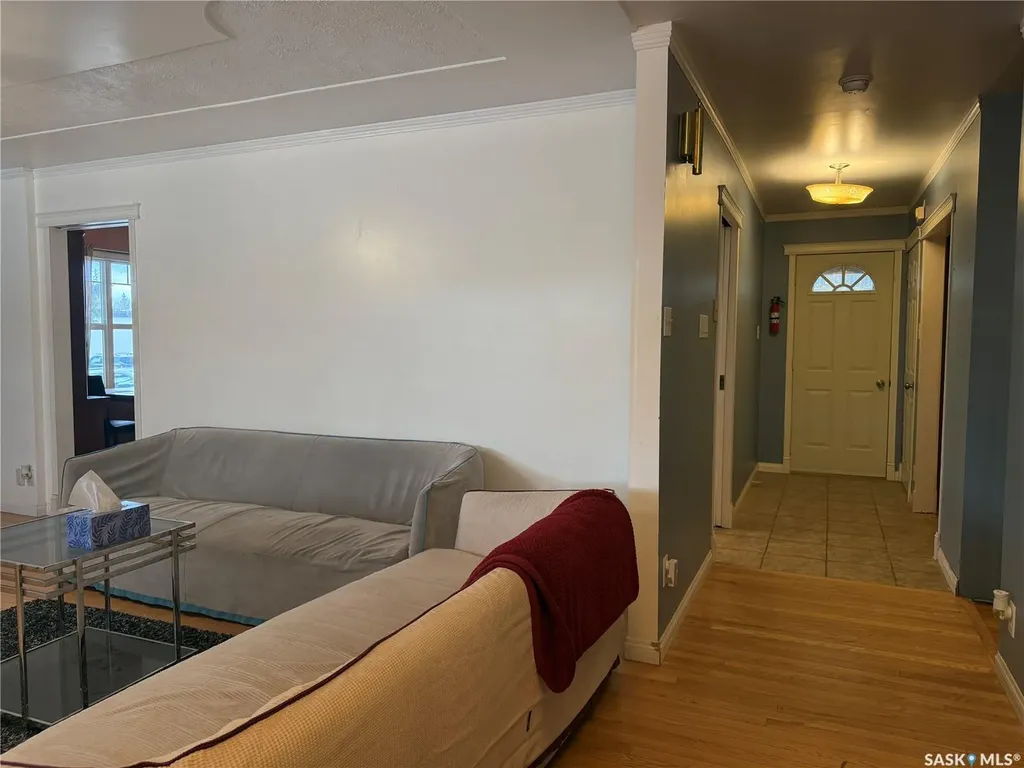 1018 11th Avenue NW Moose Jaw SK S6H 4L5