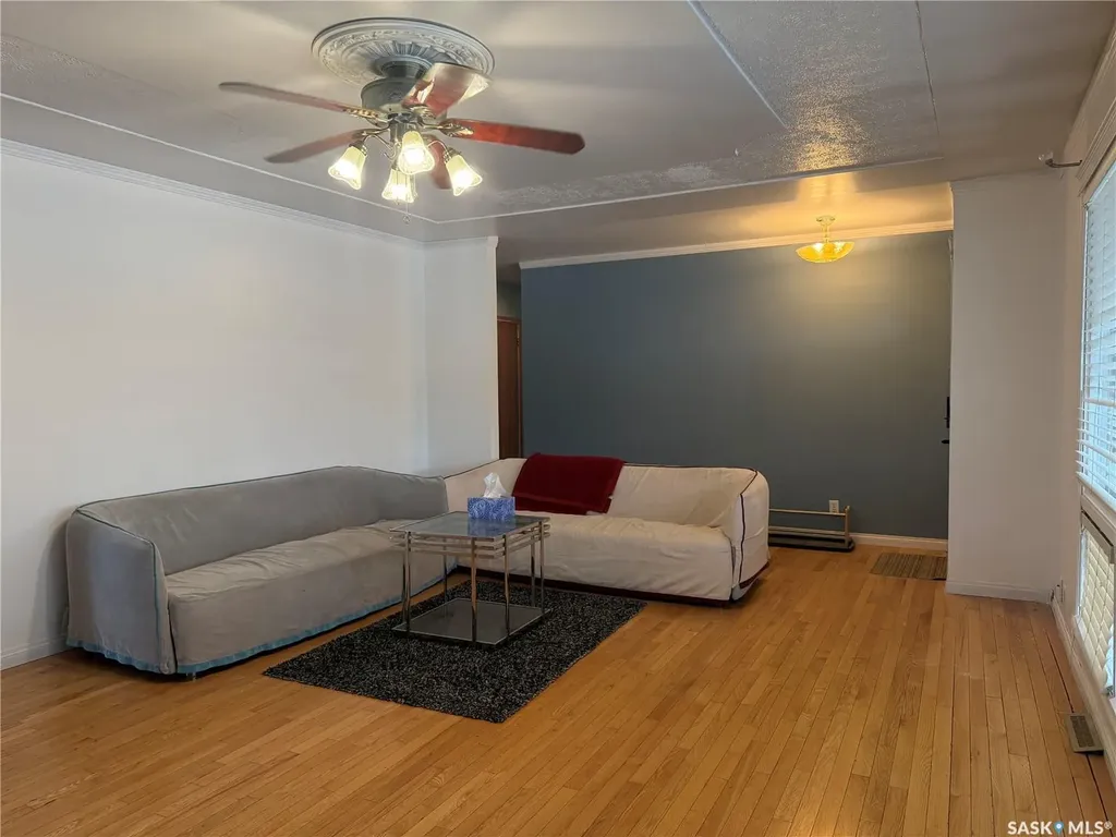1018 11th Avenue NW Moose Jaw SK S6H 4L5