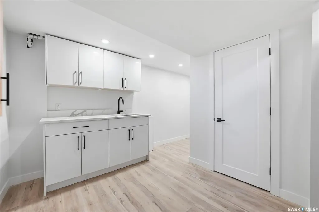 1001 23rd Street W Saskatoon SK S7L 0A6