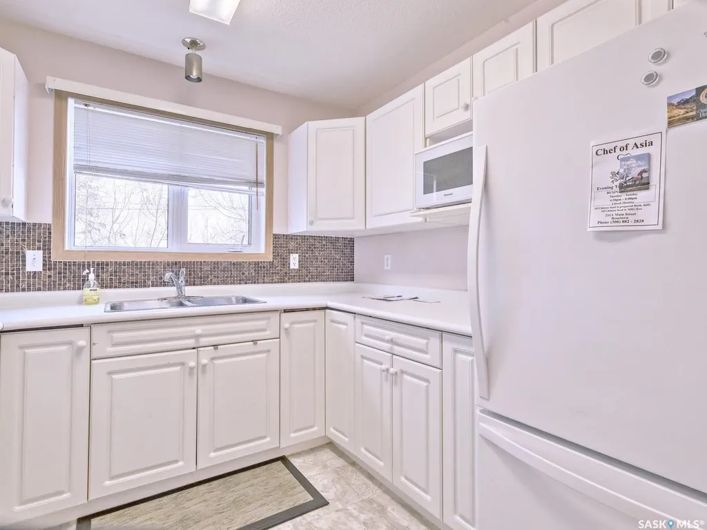 210 3rd Avenue E Rosetown SK S0L 2V0