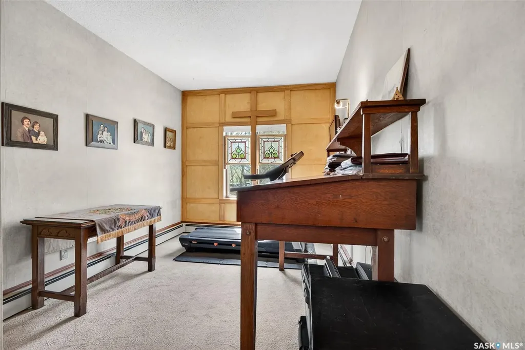 1108 Redland Avenue Moose Jaw SK S6H 3P3