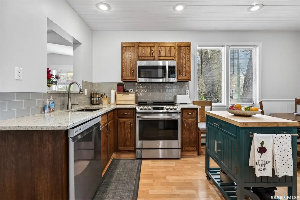 1108 Redland Avenue Moose Jaw SK S6H 3P3