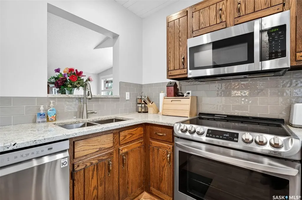 1108 Redland Avenue Moose Jaw SK S6H 3P3