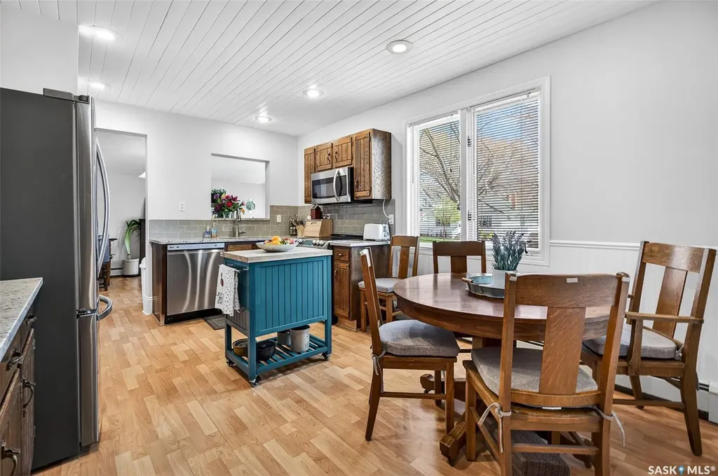1108 Redland Avenue Moose Jaw SK S6H 3P3