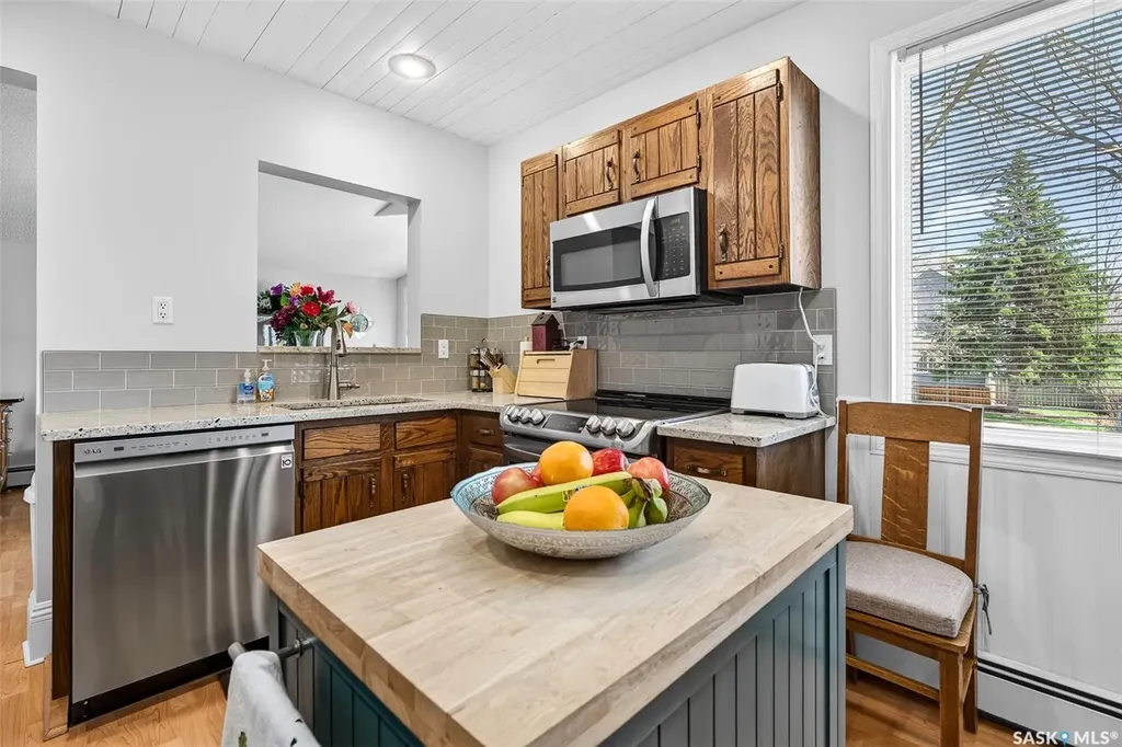 1108 Redland Avenue Moose Jaw SK S6H 3P3