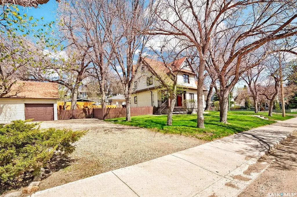 1108 Redland Avenue Moose Jaw SK S6H 3P3