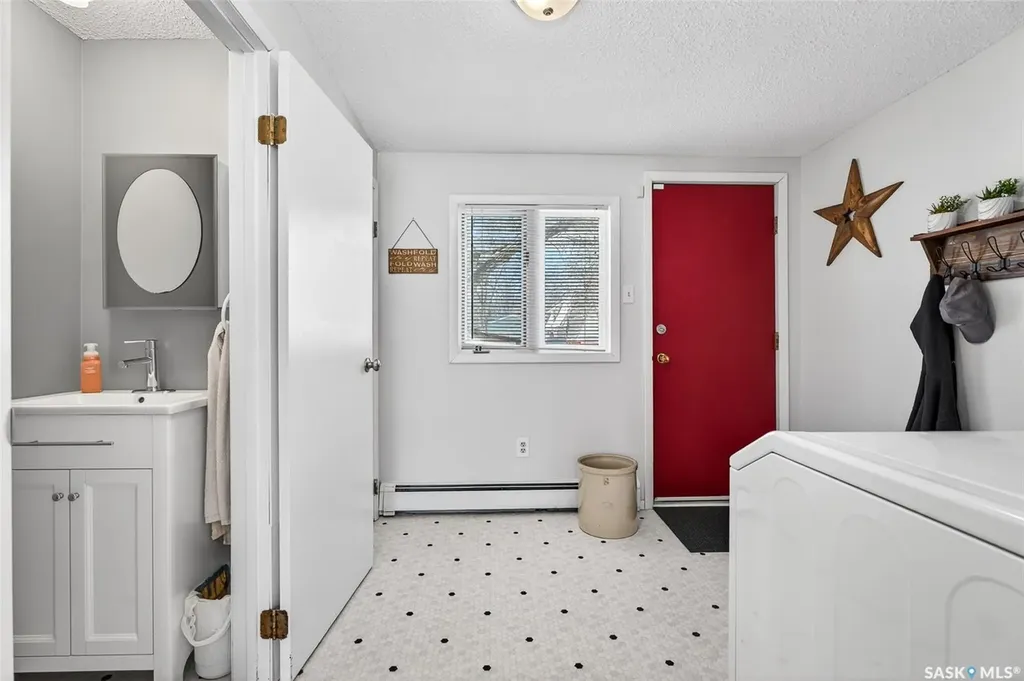 1108 Redland Avenue Moose Jaw SK S6H 3P3