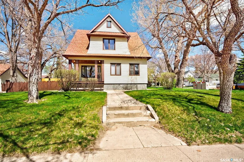 1108 Redland Avenue Moose Jaw SK S6H 3P3