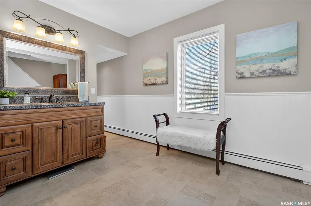 1108 Redland Avenue Moose Jaw SK S6H 3P3