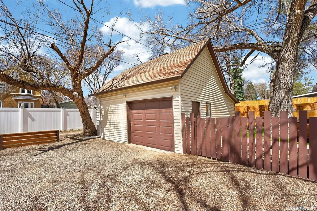 1108 Redland Avenue Moose Jaw SK S6H 3P3