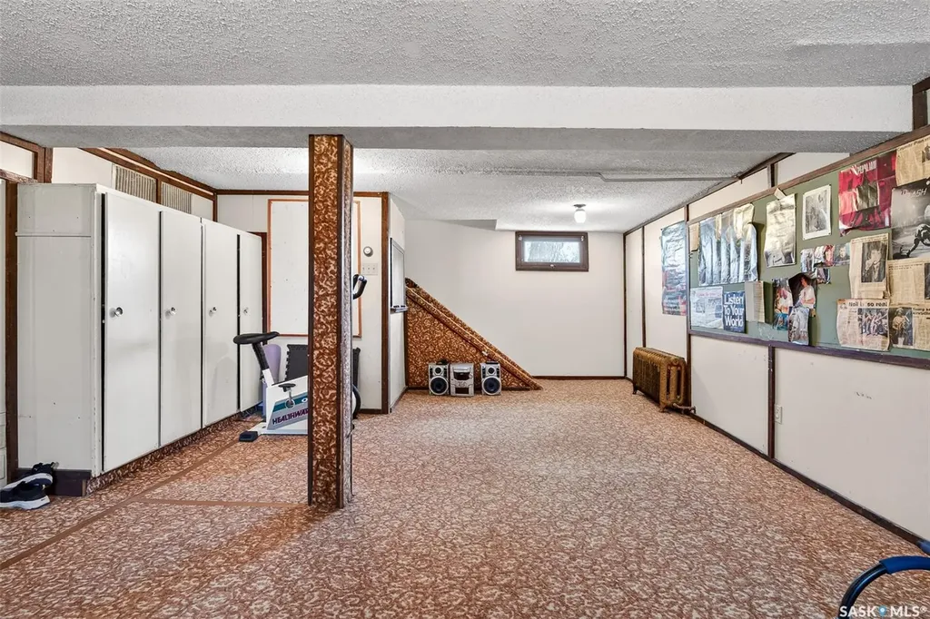 1108 Redland Avenue Moose Jaw SK S6H 3P3