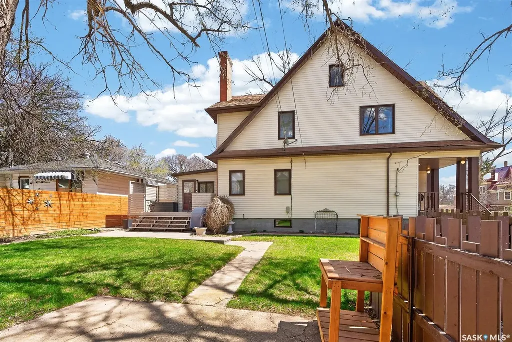 1108 Redland Avenue Moose Jaw SK S6H 3P3