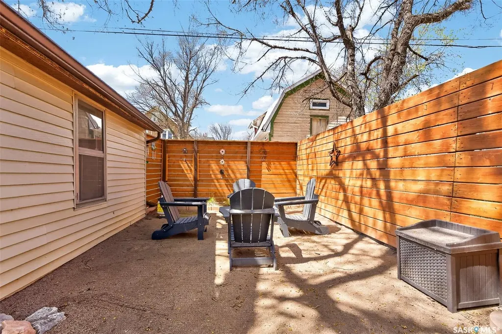1108 Redland Avenue Moose Jaw SK S6H 3P3