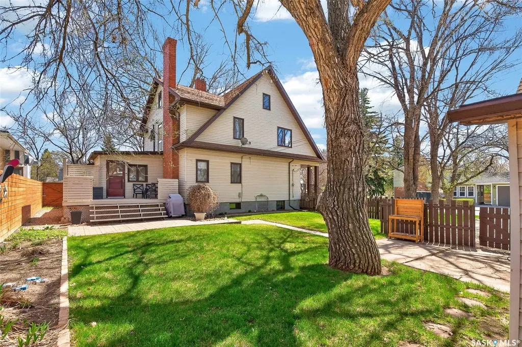 1108 Redland Avenue Moose Jaw SK S6H 3P3