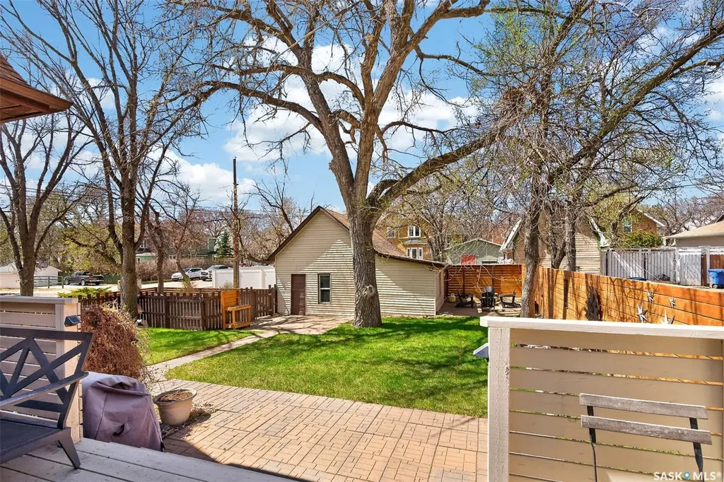1108 Redland Avenue Moose Jaw SK S6H 3P3