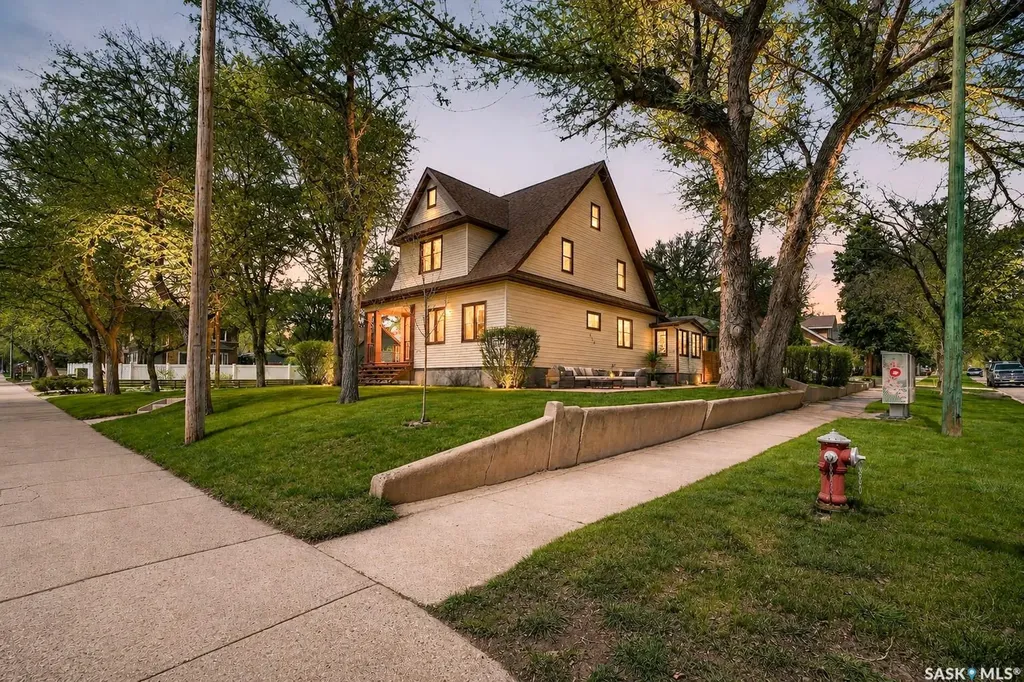 1108 Redland Avenue Moose Jaw SK S6H 3P3