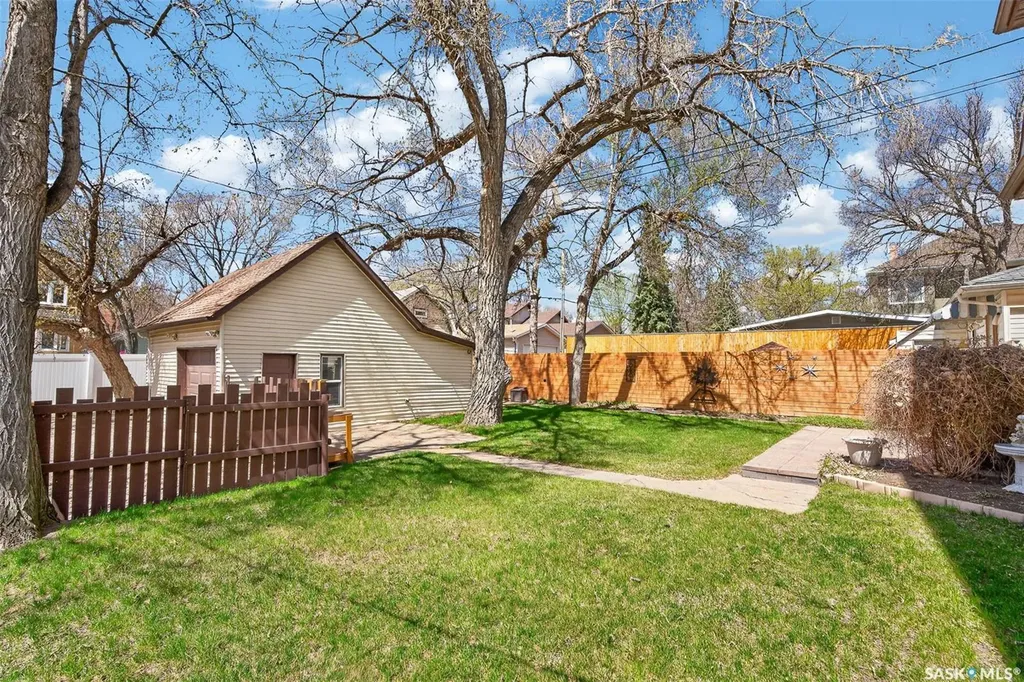 1108 Redland Avenue Moose Jaw SK S6H 3P3