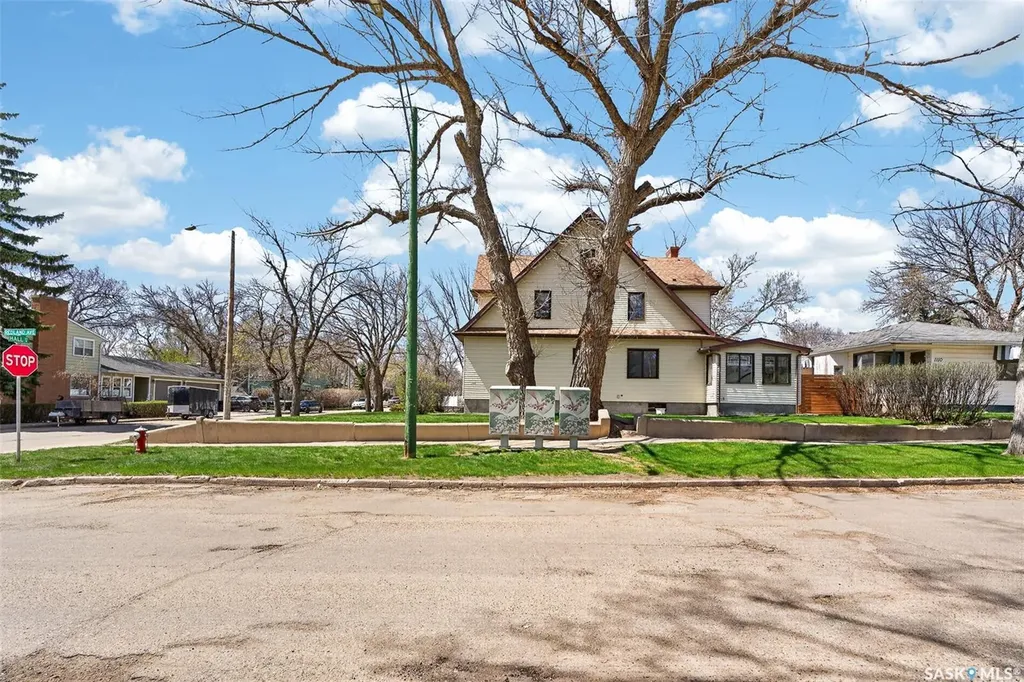 1108 Redland Avenue Moose Jaw SK S6H 3P3