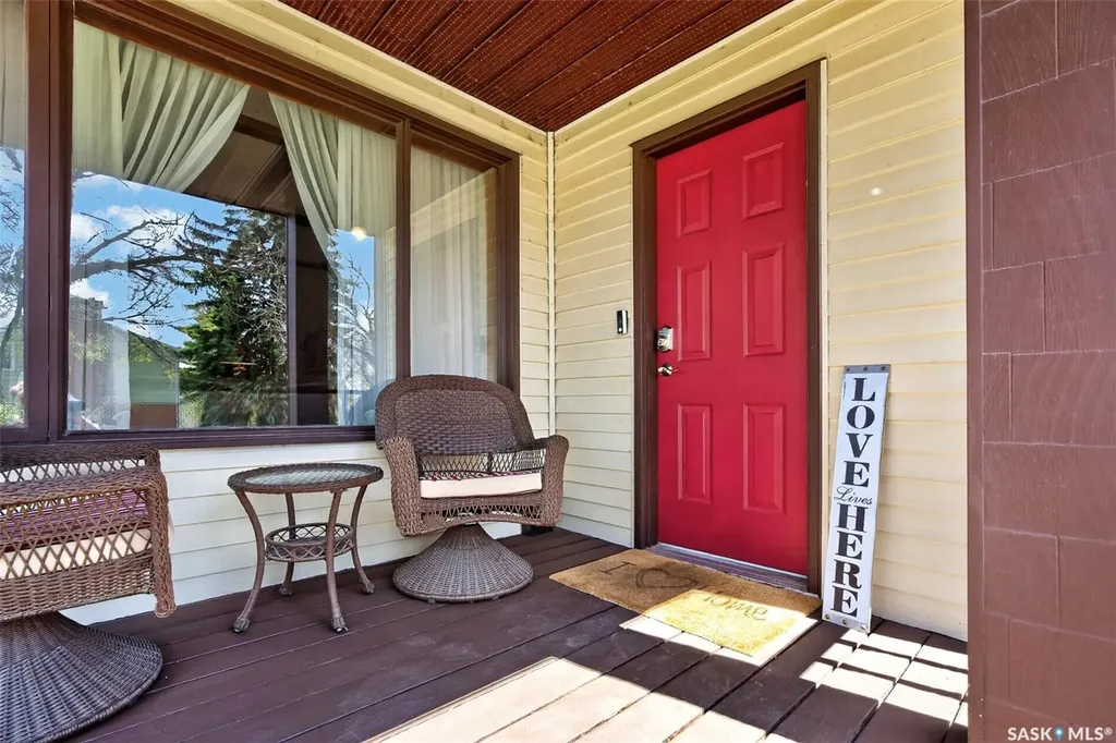 1108 Redland Avenue Moose Jaw SK S6H 3P3
