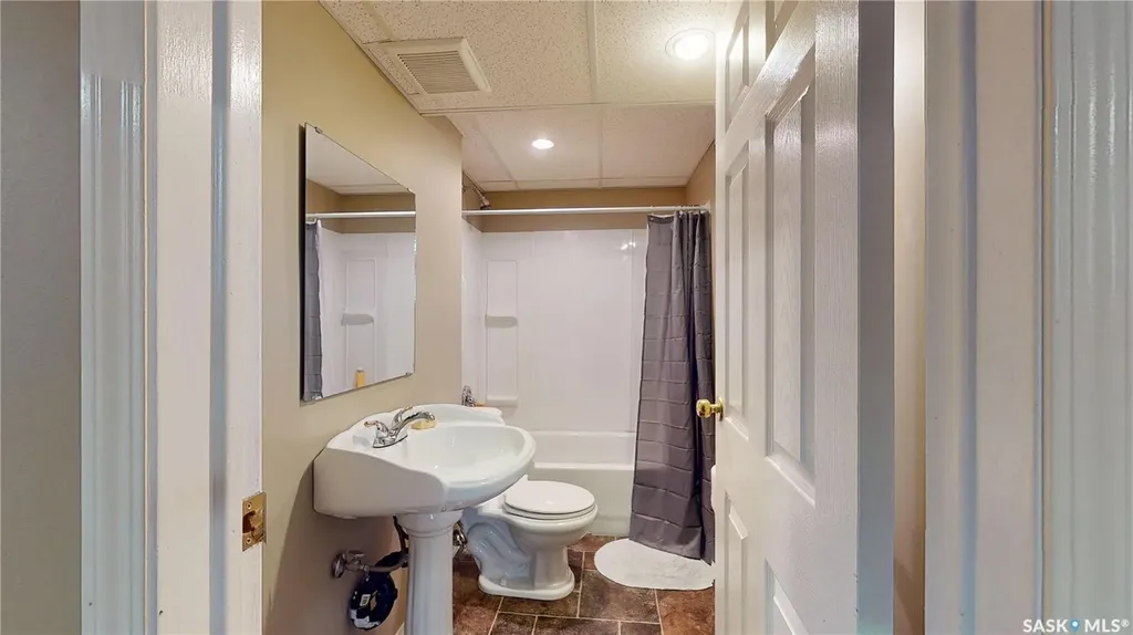 1126 Brett Bay Regina SK S4N 6N7