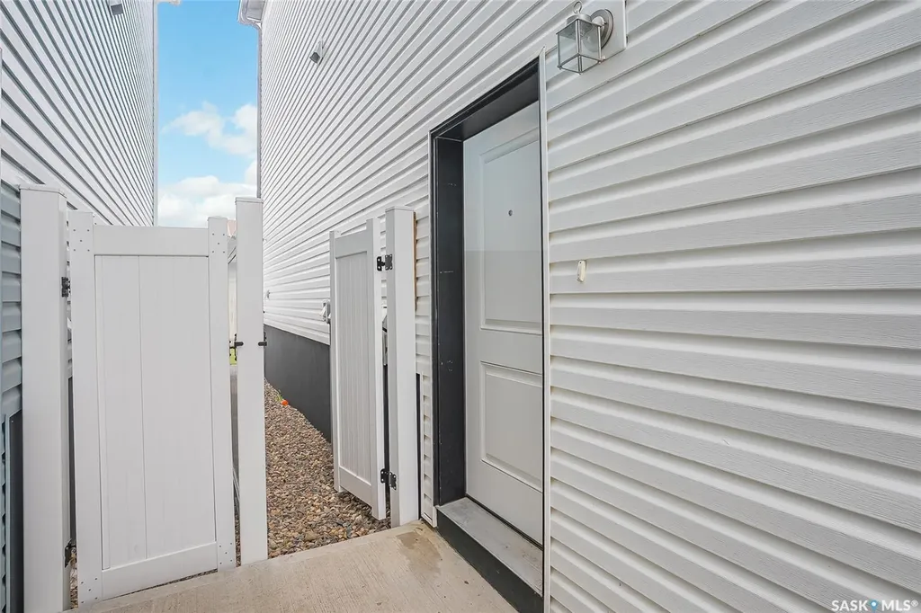 621 Feheregyhazi Boulevard Saskatoon SK S7W 0Z5
