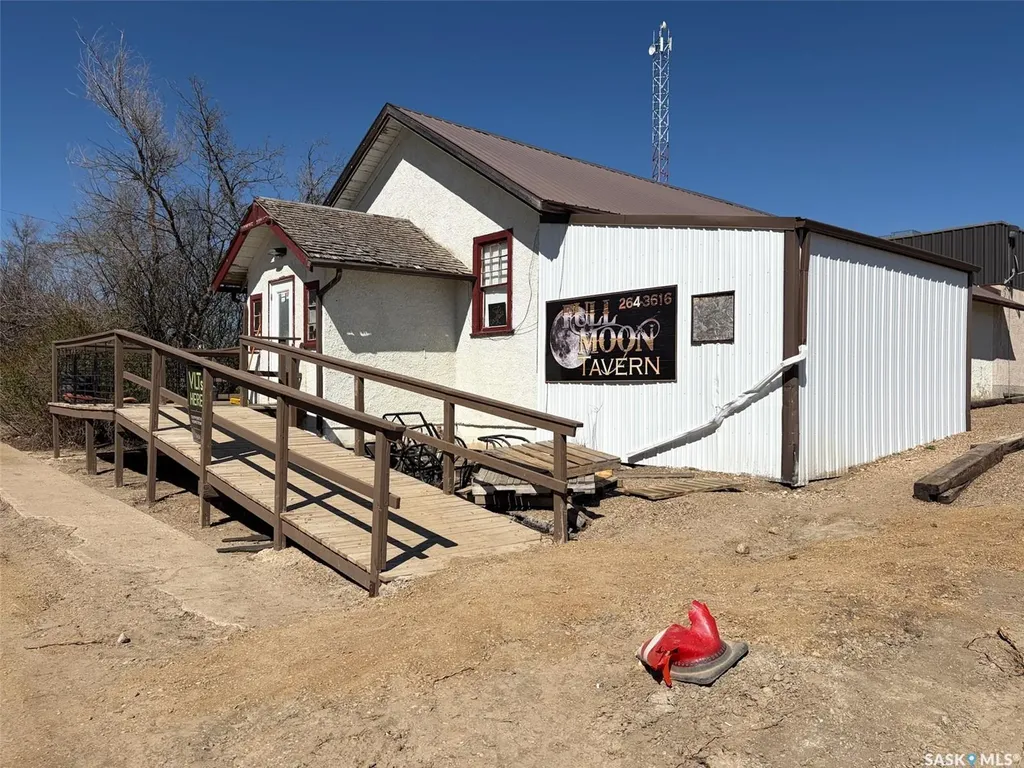 106 1st Street E Kincaid SK S0H 2J0