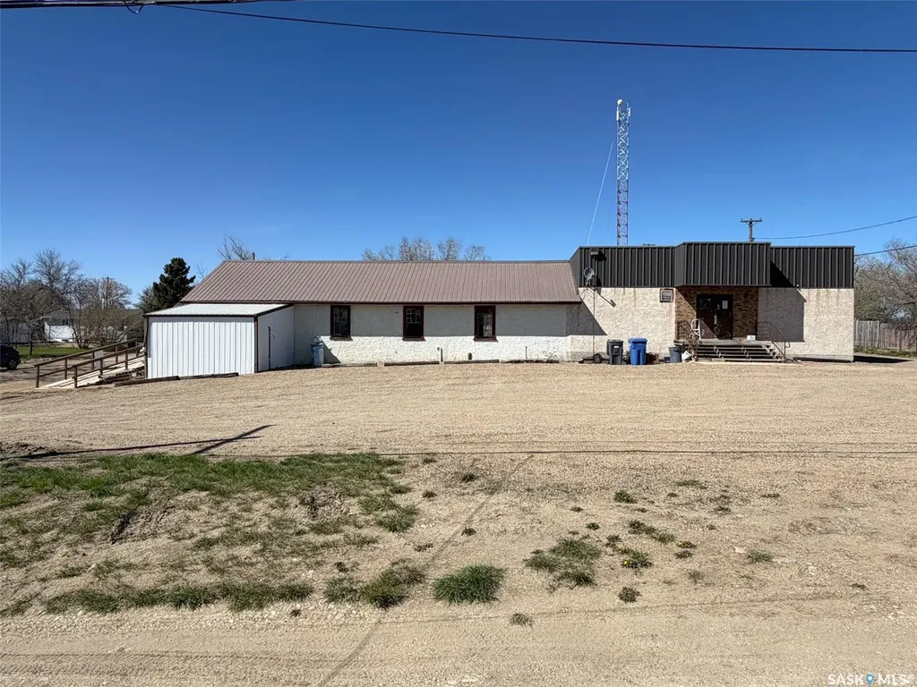 106 1st Street E Kincaid SK S0H 2J0