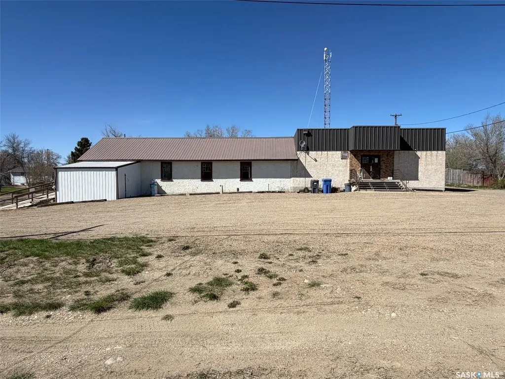 106 1st Street E Kincaid SK S0H 2J0