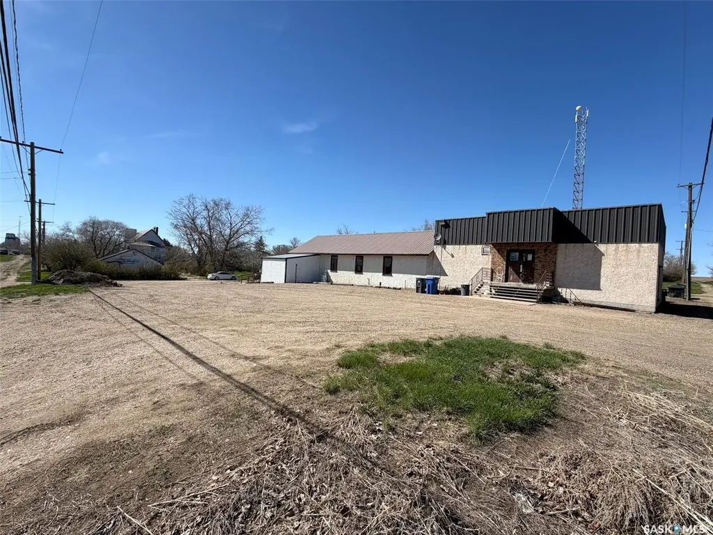 106 1st Street E Kincaid SK S0H 2J0