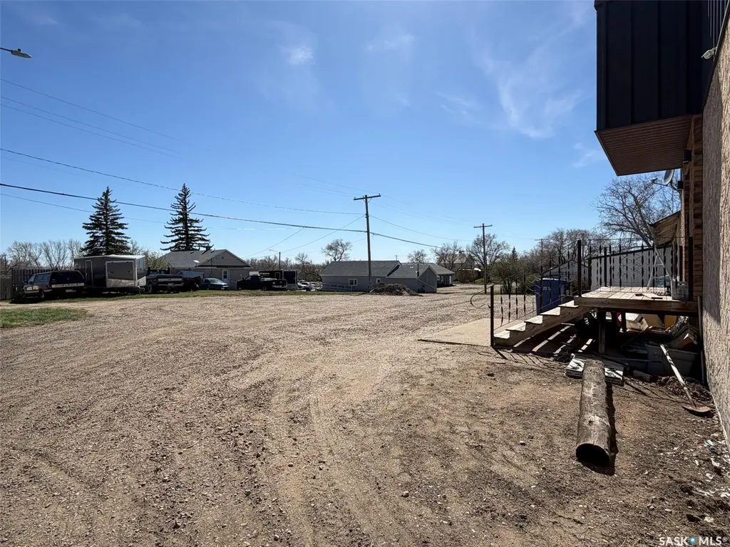 106 1st Street E Kincaid SK S0H 2J0