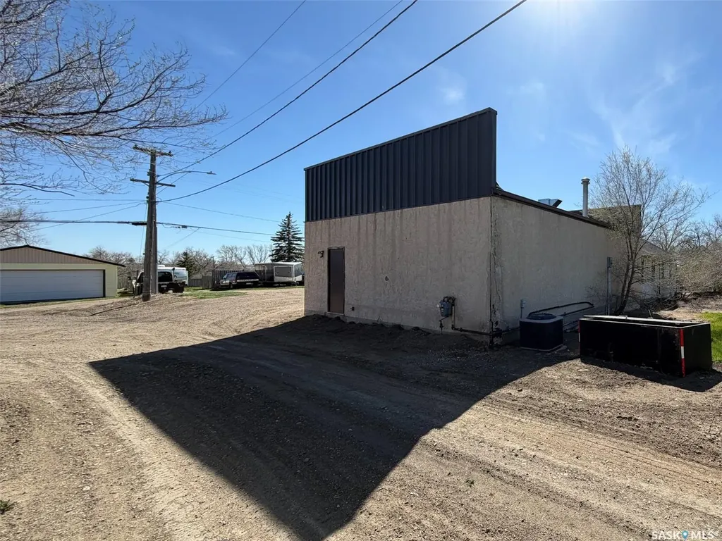 106 1st Street E Kincaid SK S0H 2J0