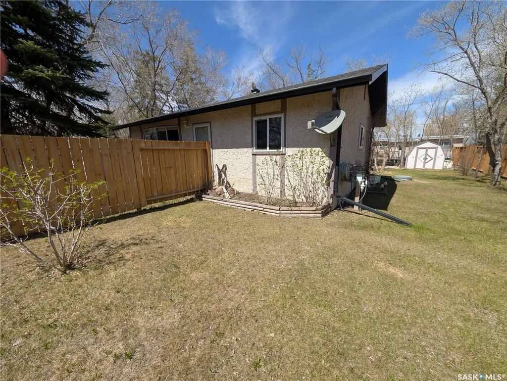 123 Maple Road Island View SK S0G 0L0
