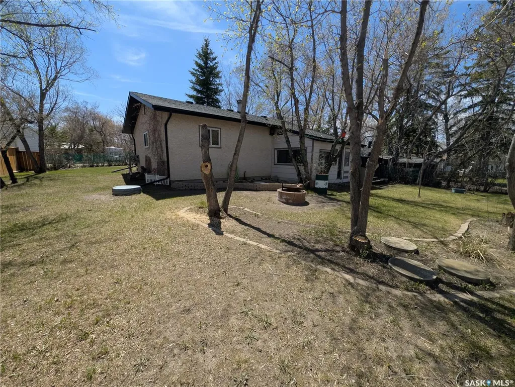 123 Maple Road Island View SK S0G 0L0