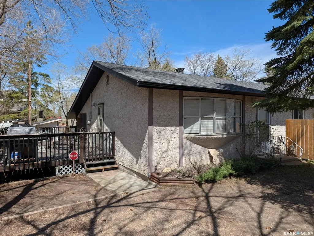 123 Maple Road Island View SK S0G 0L0